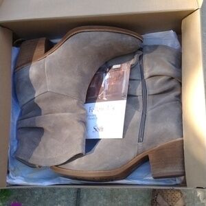 Sofft Womens Aronna Slouch Bootie EUC size 9 Suede Slouch